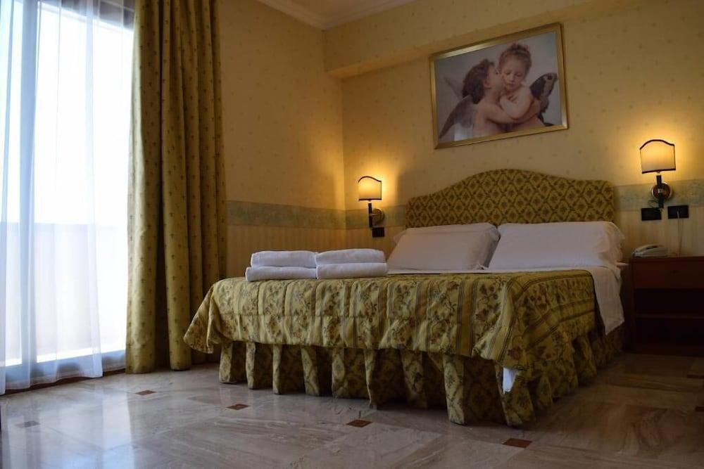 Hotel President פומזיה מראה חיצוני תמונה