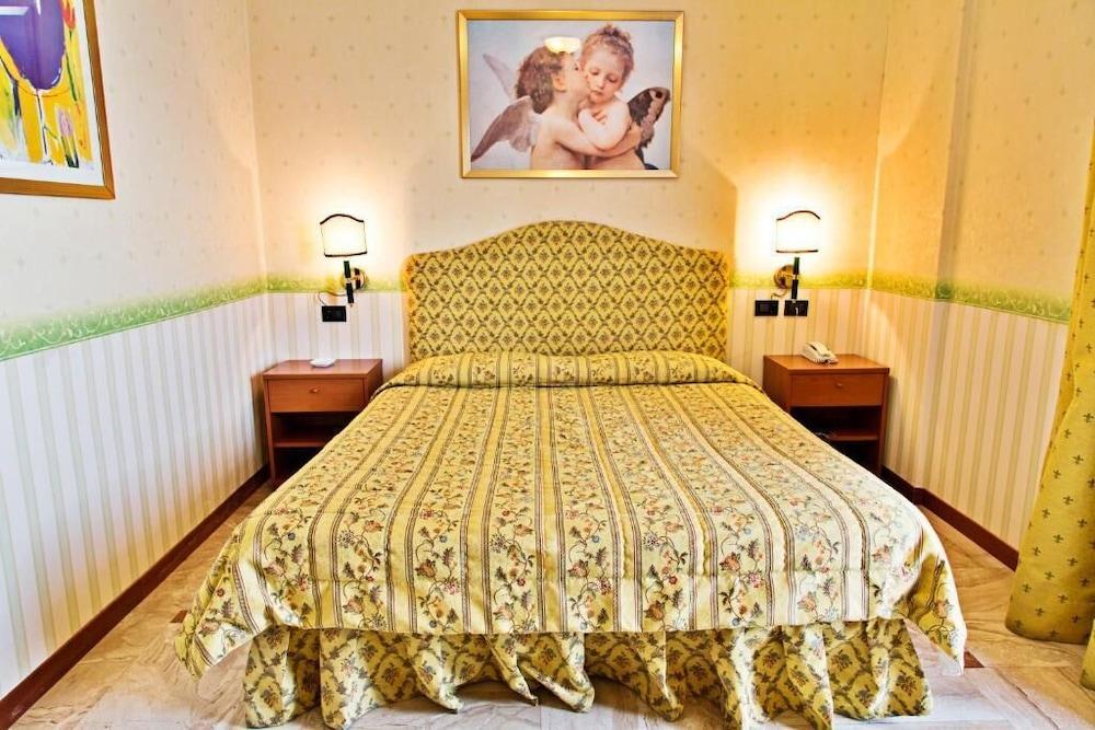 Hotel President פומזיה מראה חיצוני תמונה