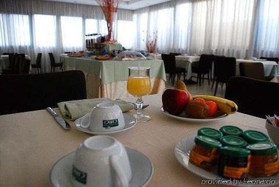 Hotel President פומזיה מסעדה תמונה