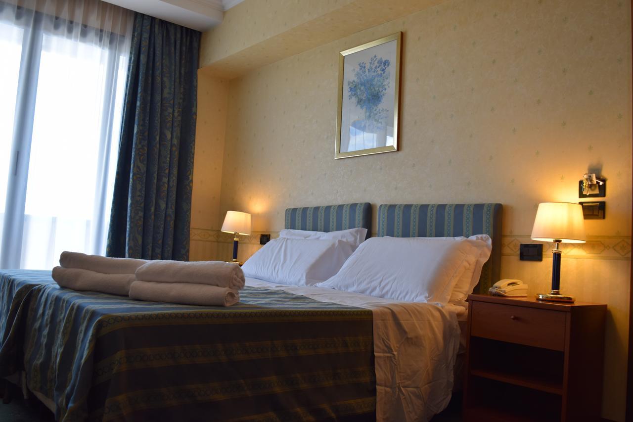 Hotel President פומזיה מראה חיצוני תמונה
