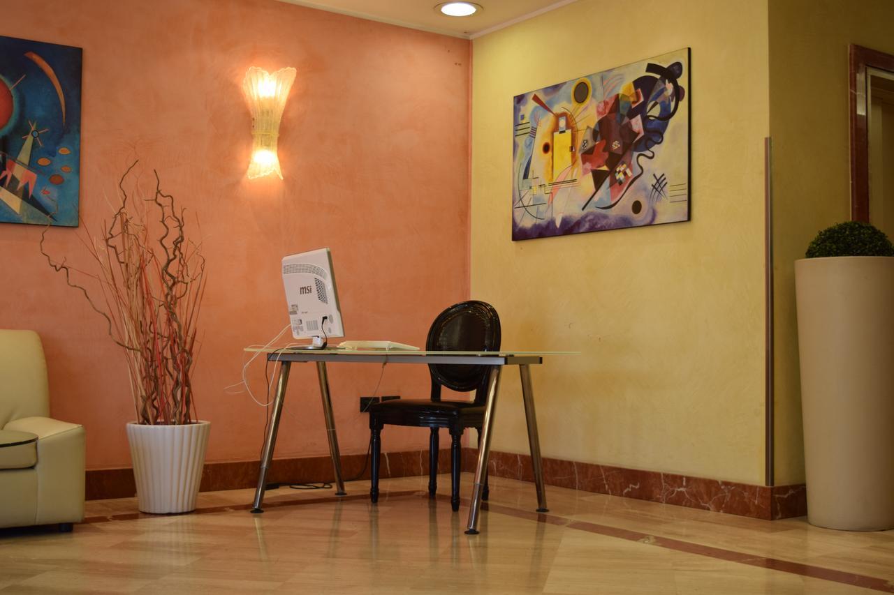 Hotel President פומזיה מראה חיצוני תמונה